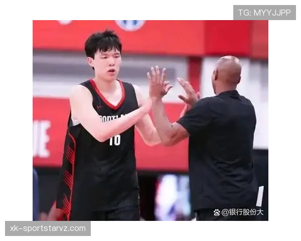 拉拽球衣判罚标准全解析：何时该判犯规为何犯规难认定