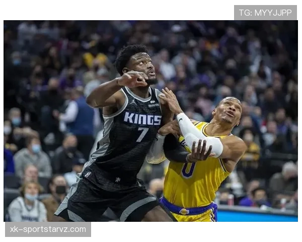 拉玛尔·奥多姆无球跑位创造空间 提升关键时刻得分效率